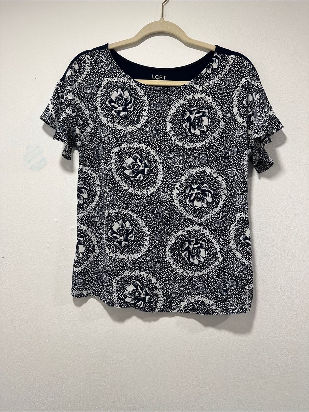 LOFT Black & White Floral Short Sleeve Tee 098